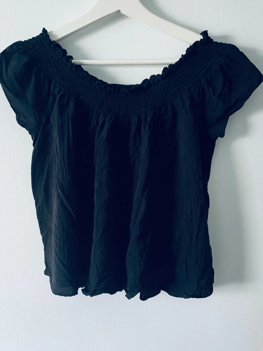 Talula Black Crinkle Off Shoulder Top Smocked Stretch Size S - Picture 3 of 8